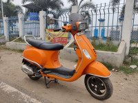 Orange Vespa SXL 125 BS6