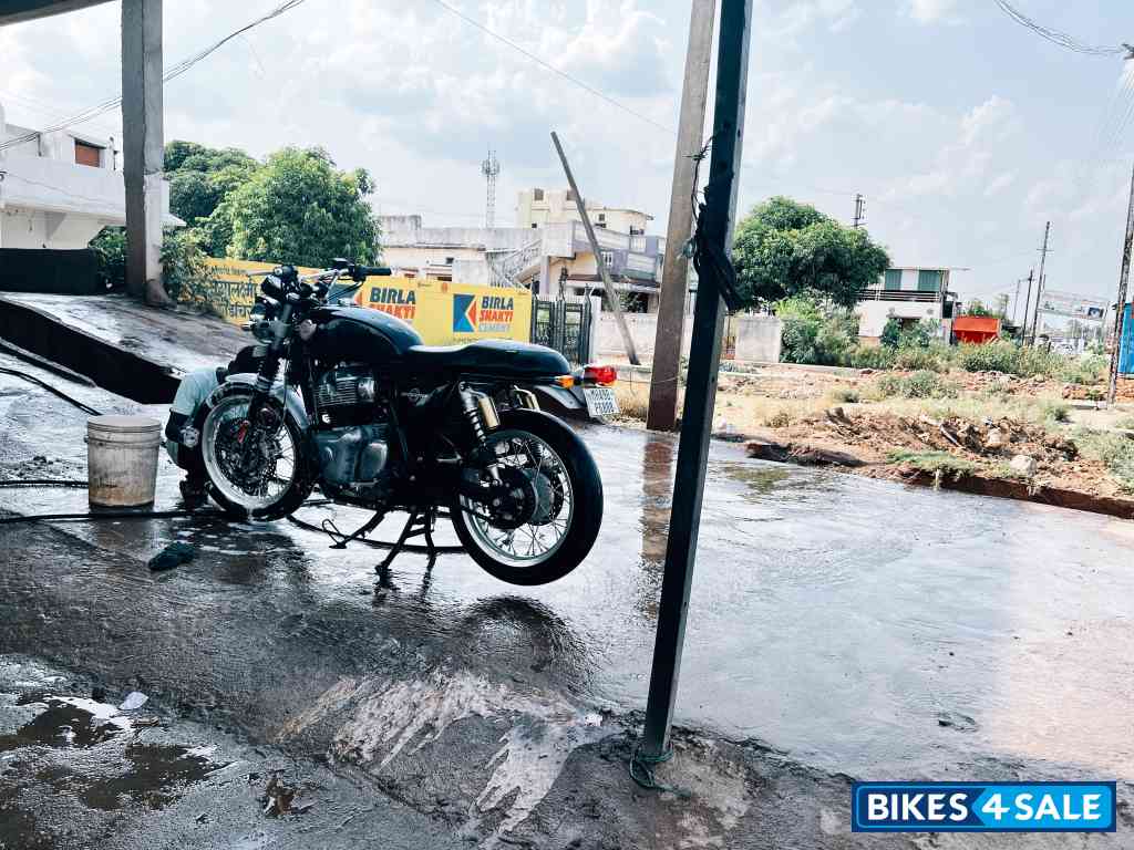 Black Royal Enfield Interceptor 650 Twin