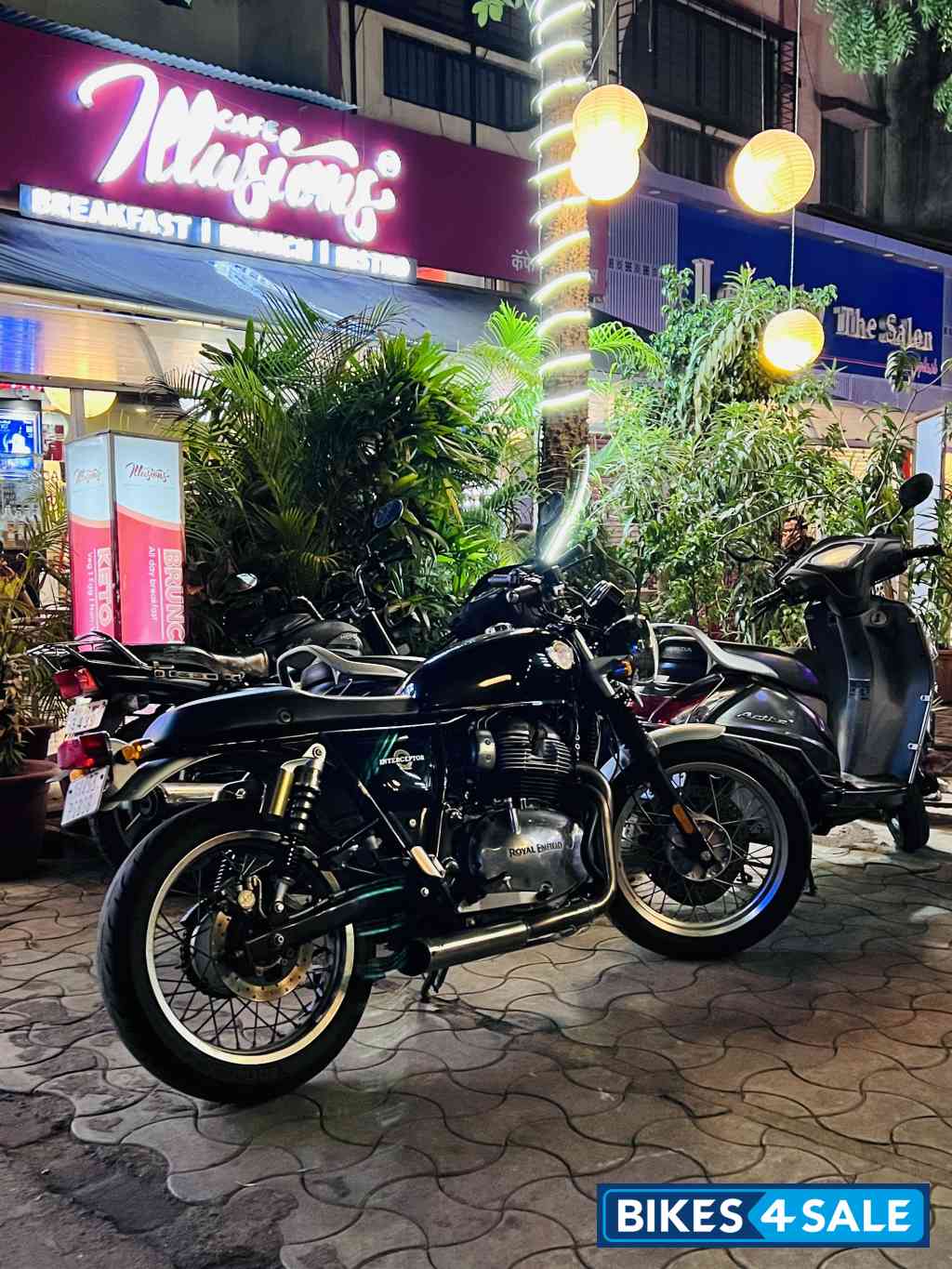 Black Royal Enfield Interceptor 650 Twin Black Royal Enfield Interceptor 650 Twin