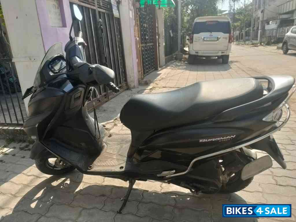 Black Suzuki Burgman Street BS6