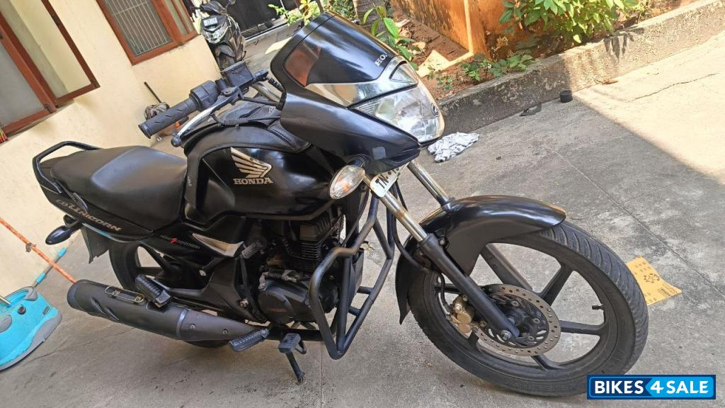 Black Honda CB Unicorn