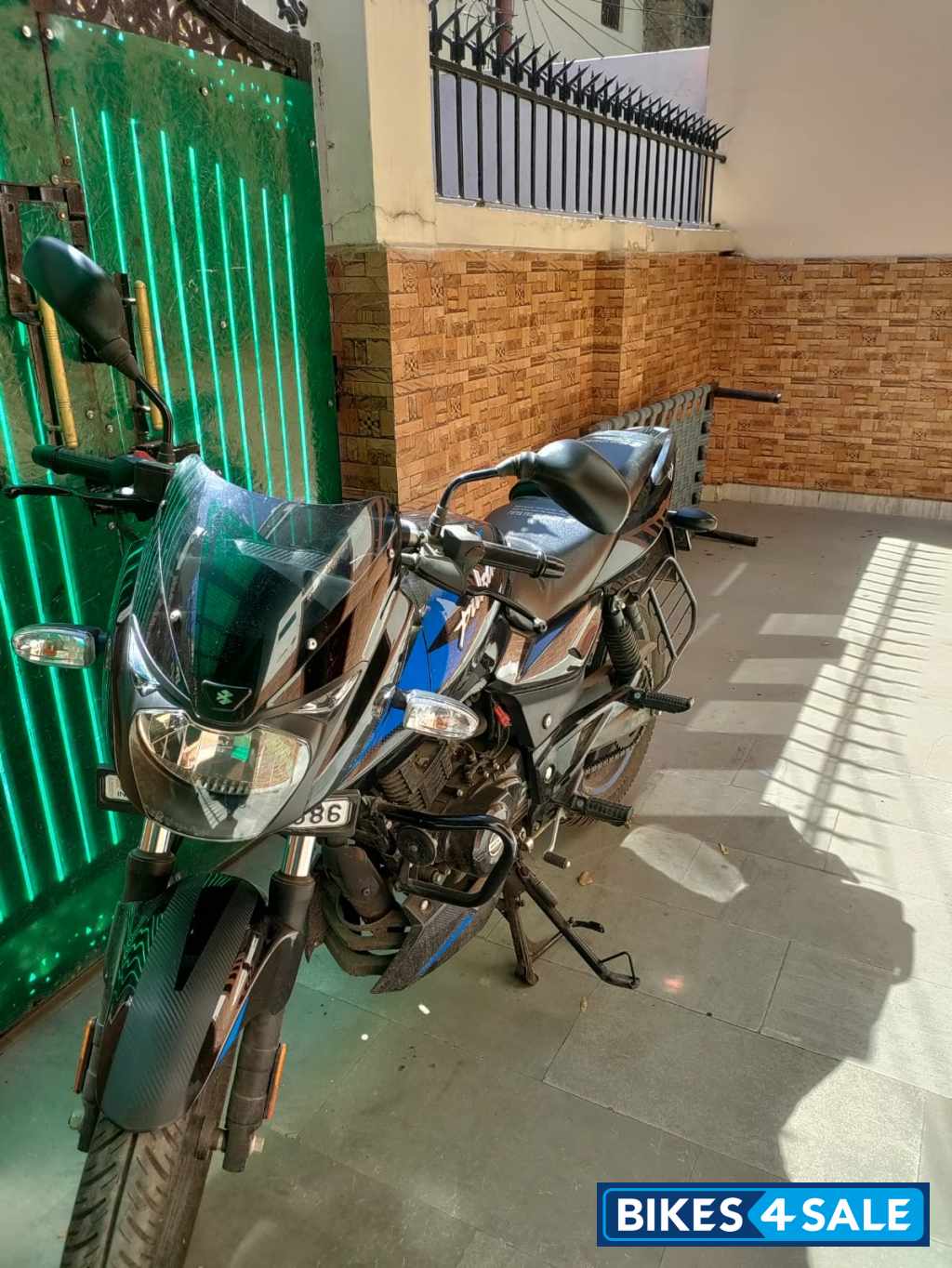 Black Bajaj Pulsar 150