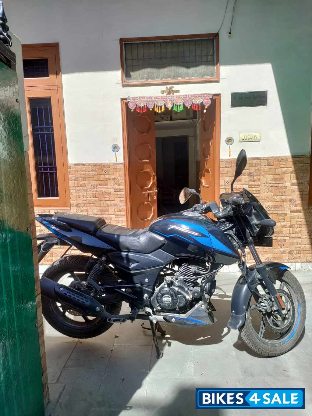 Black Bajaj Pulsar 150