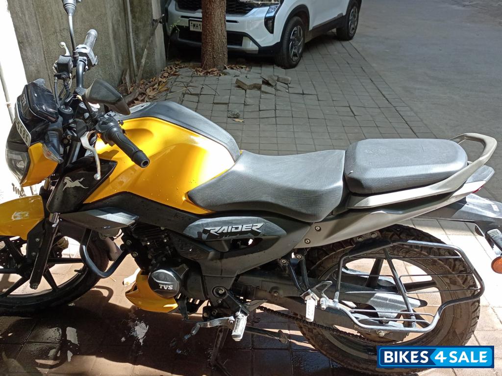 TVS Raider Split Seat