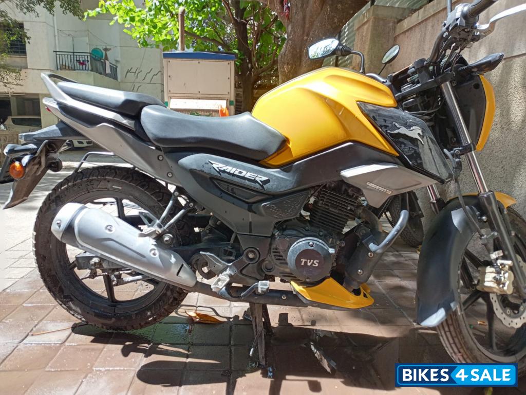 TVS Raider Split Seat