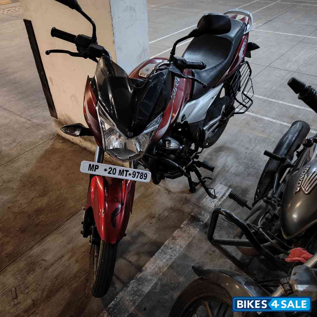 Red Bajaj Discover 125 ST