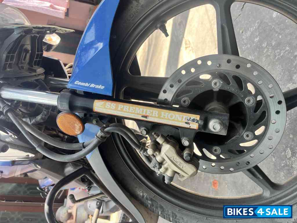 Blue Honda Livo Disc