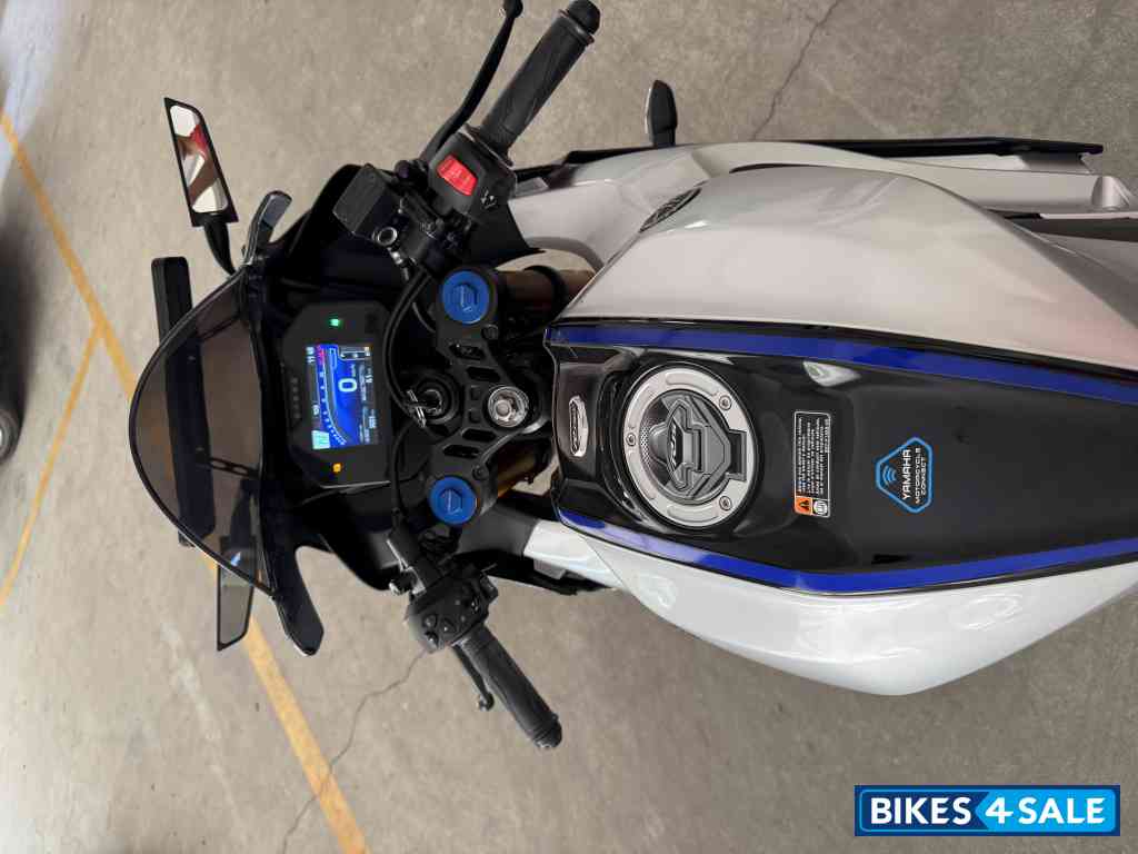 Metallic Silver Yamaha R15M