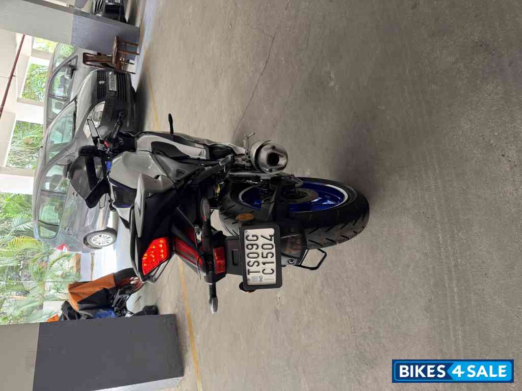 Metallic Silver Yamaha R15M