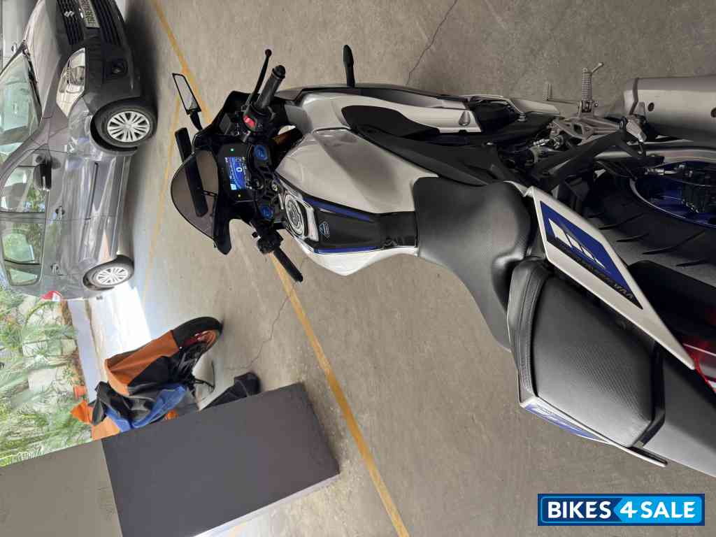 Metallic Silver Yamaha R15M