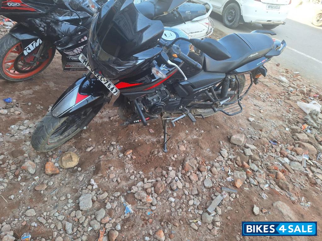 Black TVS Apache RTR 160