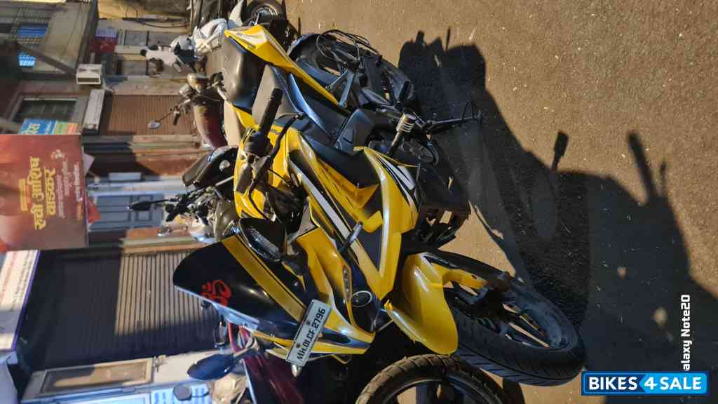 Bajaj Pulsar RS 200 ABS