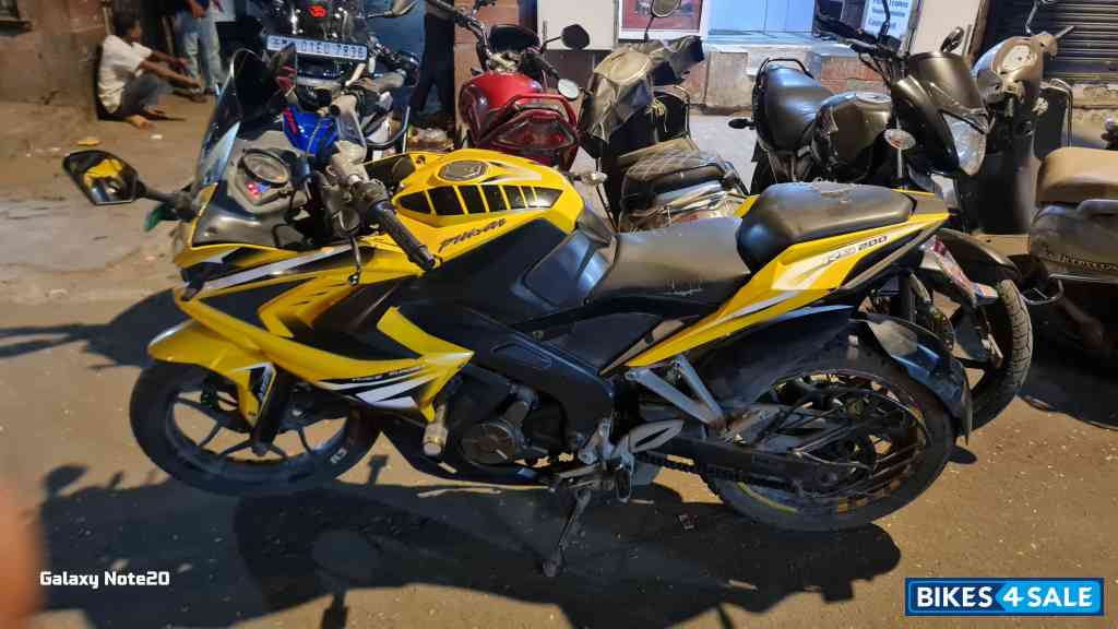 Bajaj Pulsar RS 200 ABS Bajaj Pulsar RS 200 ABS