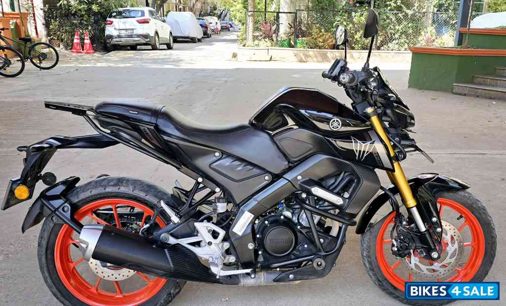 Black Yamaha MT-15 BS6