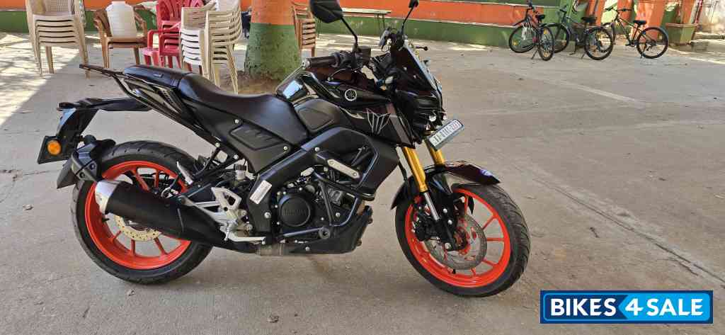 Black Yamaha MT-15 BS6