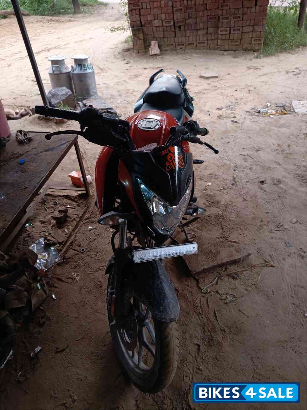 Orange Bajaj Pulsar NS 125