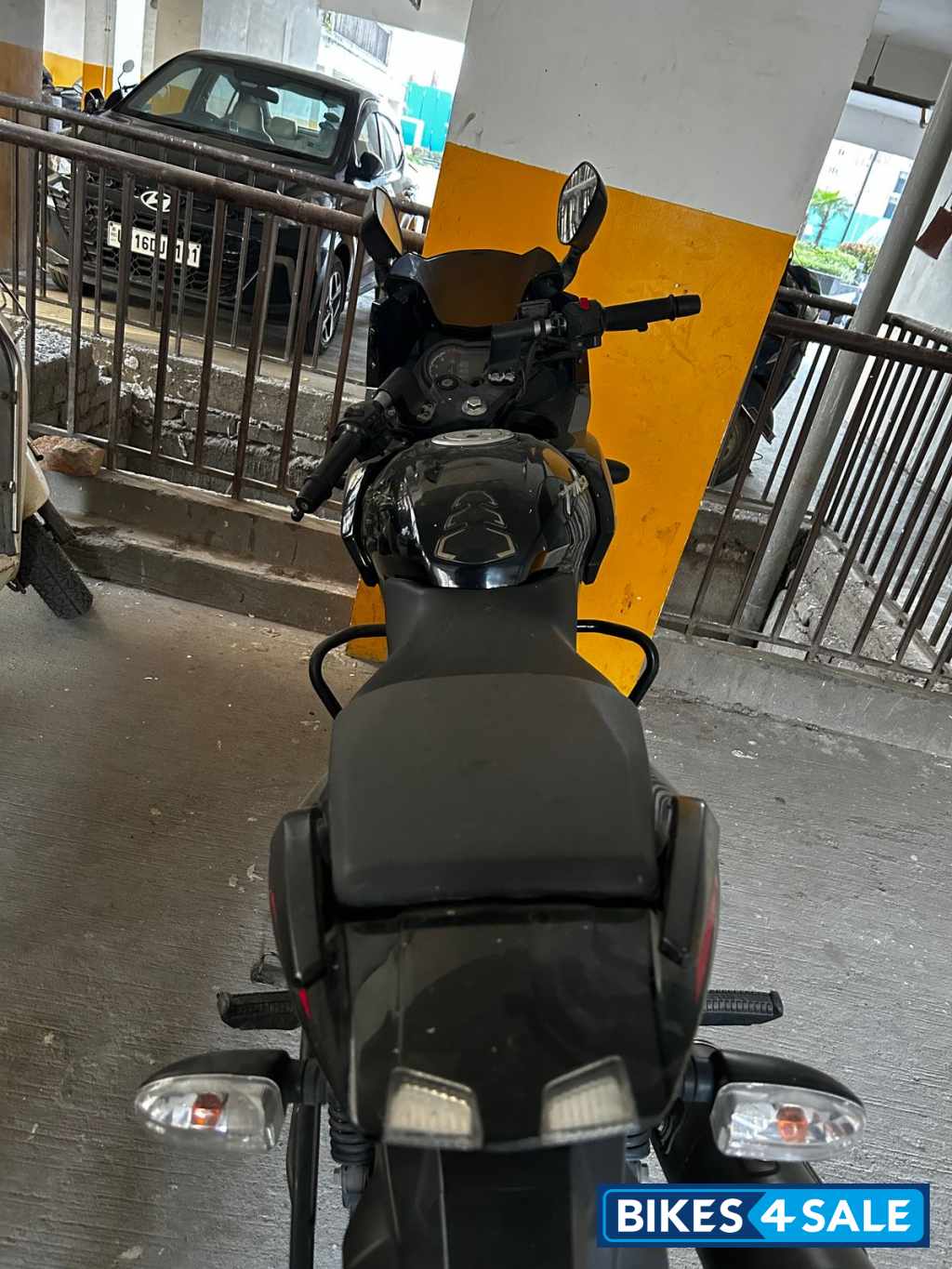 Bajaj Pulsar 220F Bajaj Pulsar 220F