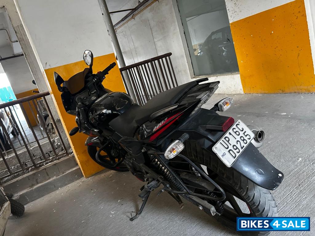 Bajaj Pulsar 220F Bajaj Pulsar 220F
