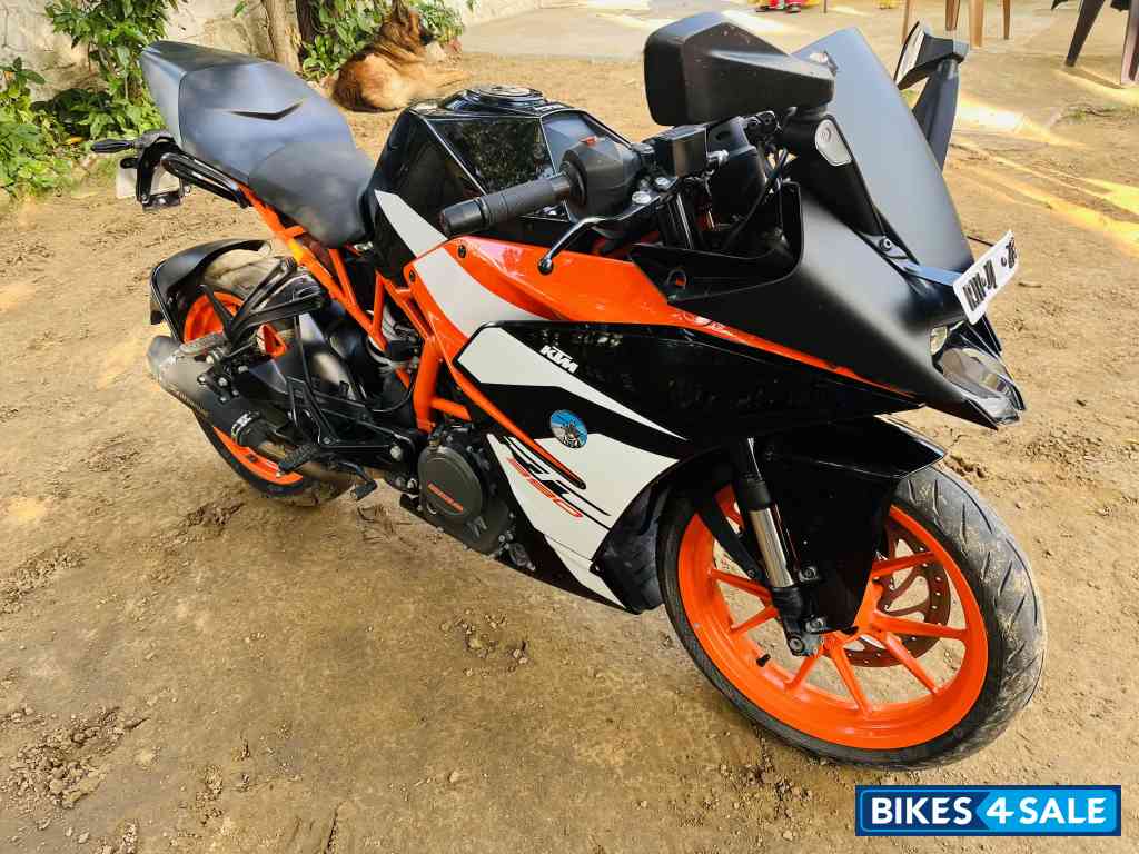 Ebony Black Orange KTM RC 390