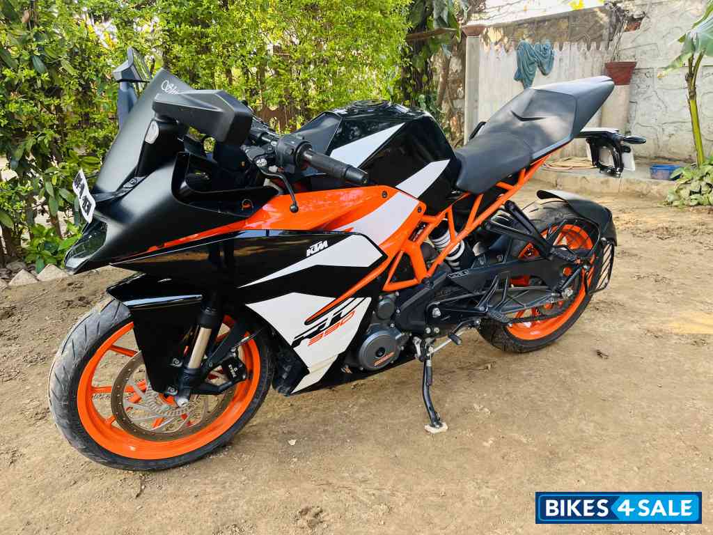 Ebony Black Orange KTM RC 390