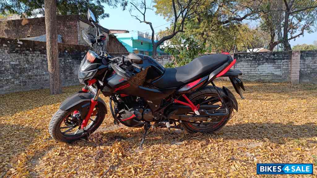 Black And Red Hero Xtreme 160R Stealth Edition