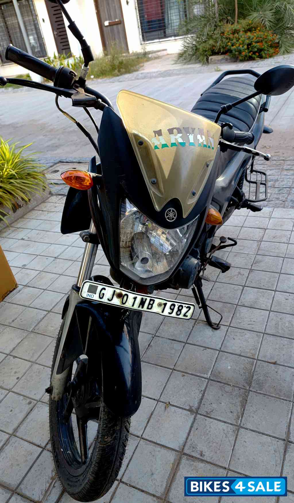 Black Yamaha SZ-X