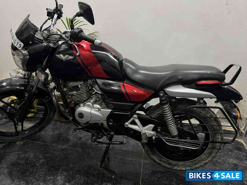 Bajaj V15