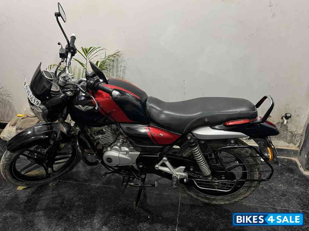 Bajaj V15