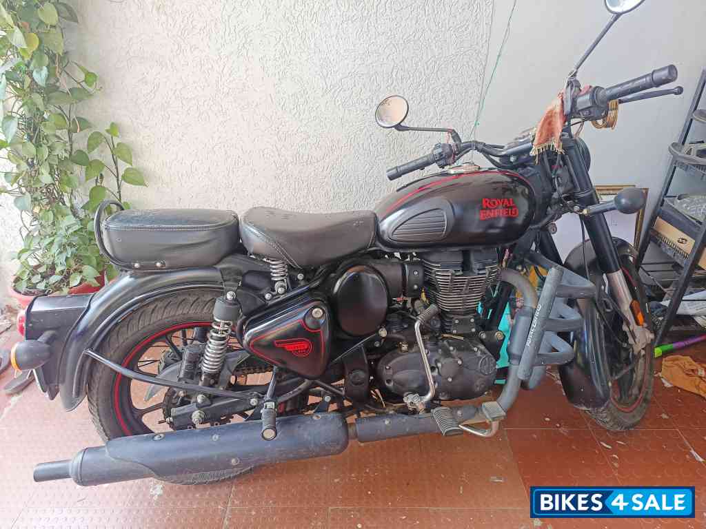 Royal Enfield Classic Stealth Black