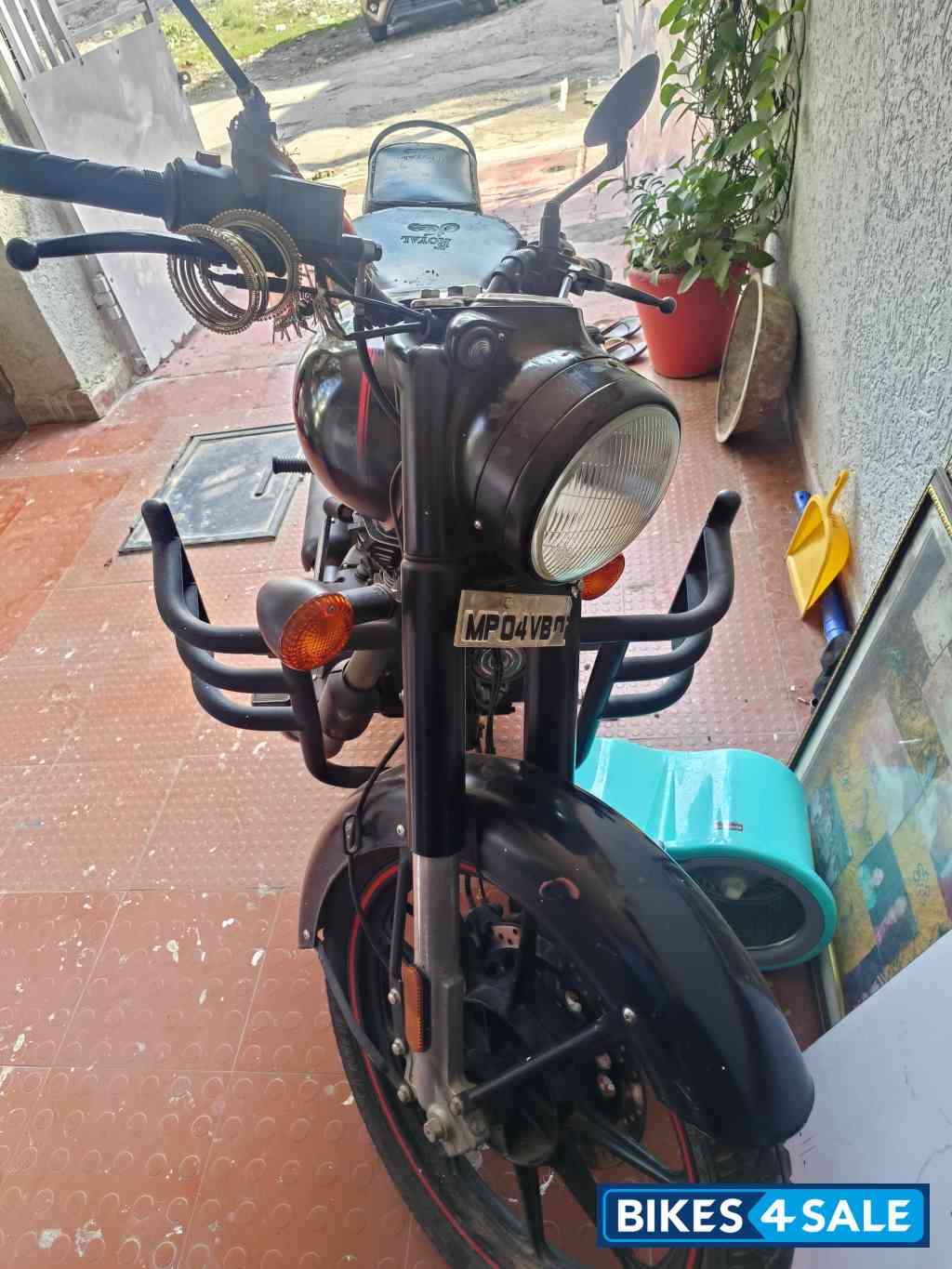 Royal Enfield Classic Stealth Black