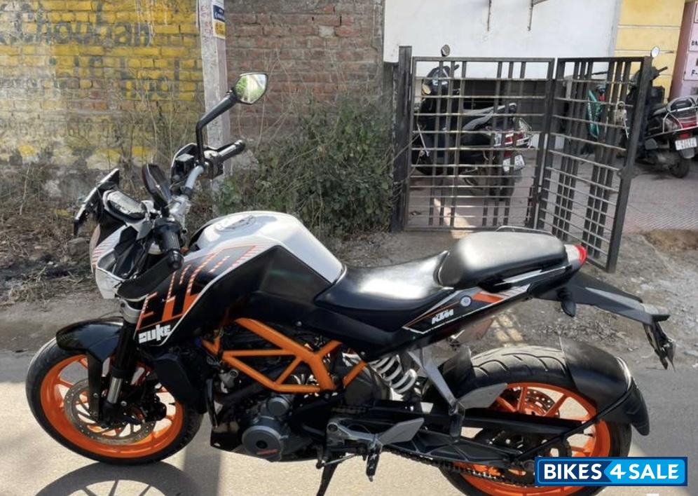White KTM Duke 390