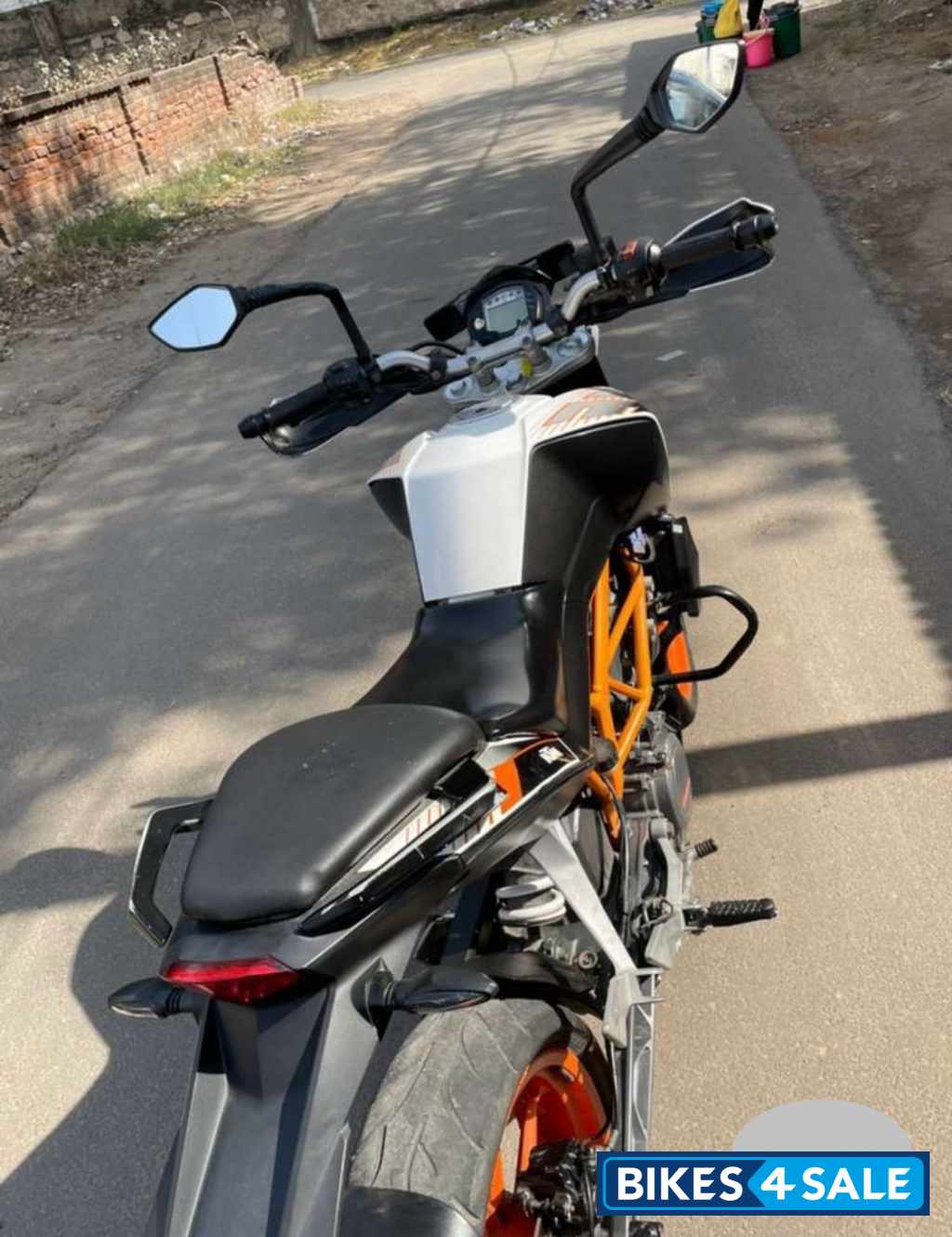 White KTM Duke 390 White KTM Duke 390