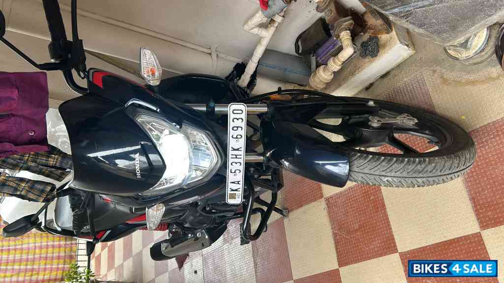 Pearl Siren Blue Honda SP125