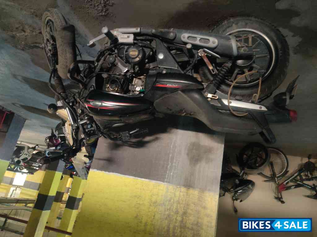 Black Bajaj Avenger Street 220