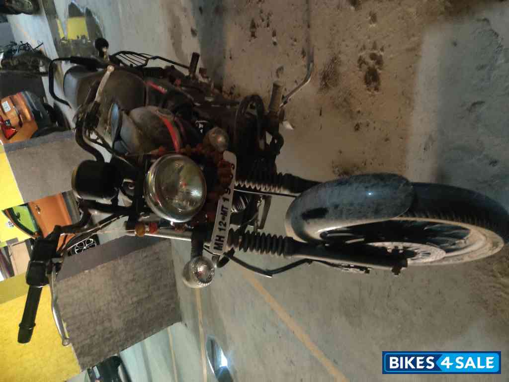 Black Bajaj Avenger Street 220