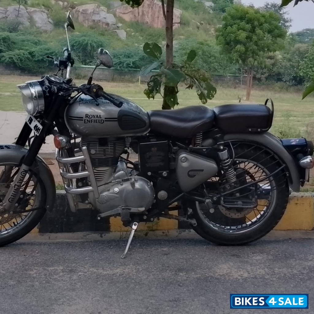 Gunmetal Grey Royal Enfield Classic Gunmetal Grey