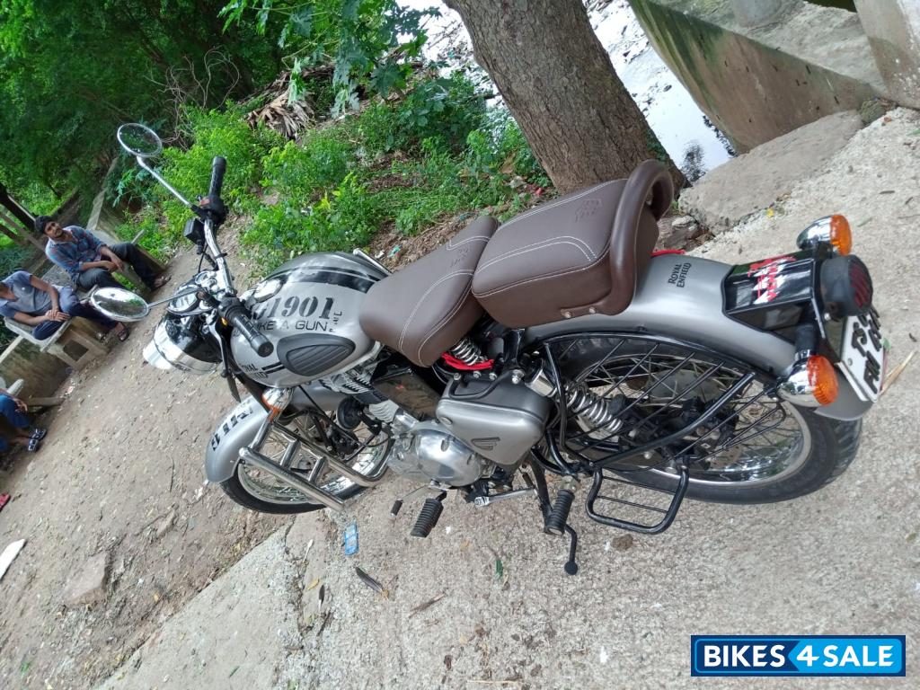 Gunmetal Grey Royal Enfield Classic Gunmetal Grey