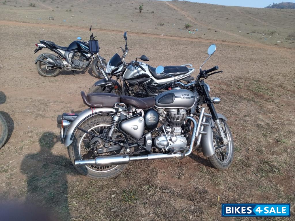 Gunmetal Grey Royal Enfield Classic Gunmetal Grey