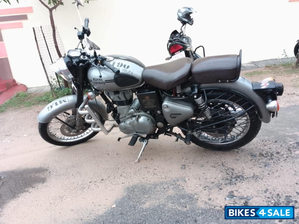 Gunmetal Grey Royal Enfield Classic Gunmetal Grey