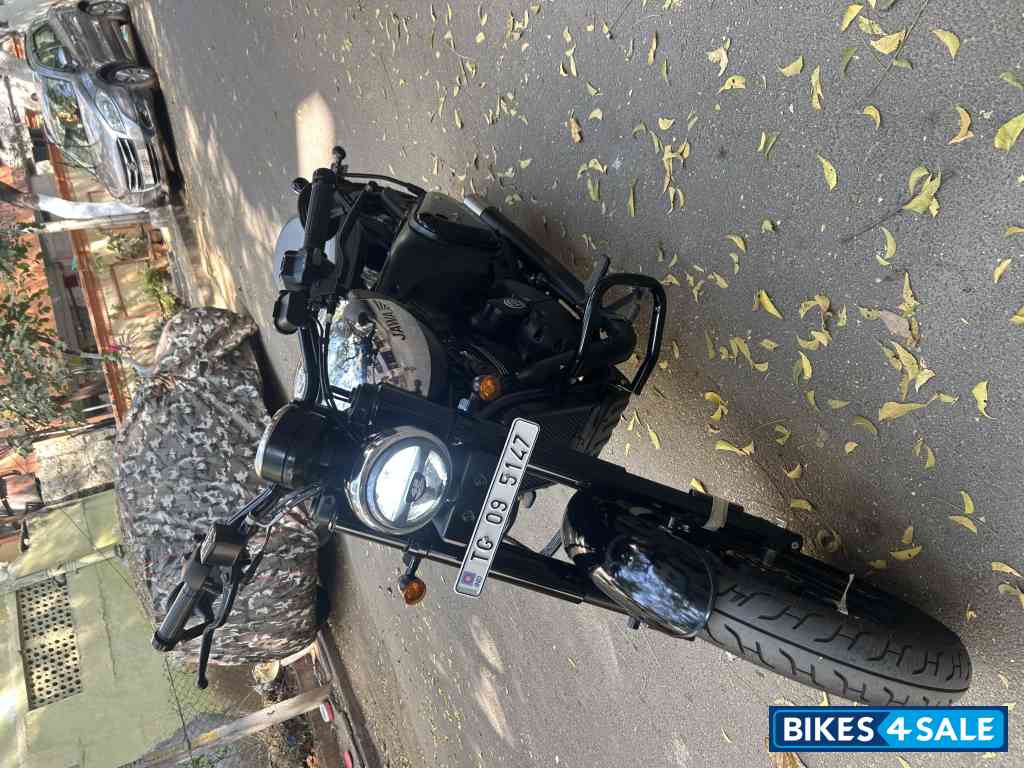 Jawa 42 Bobber Black Mirror