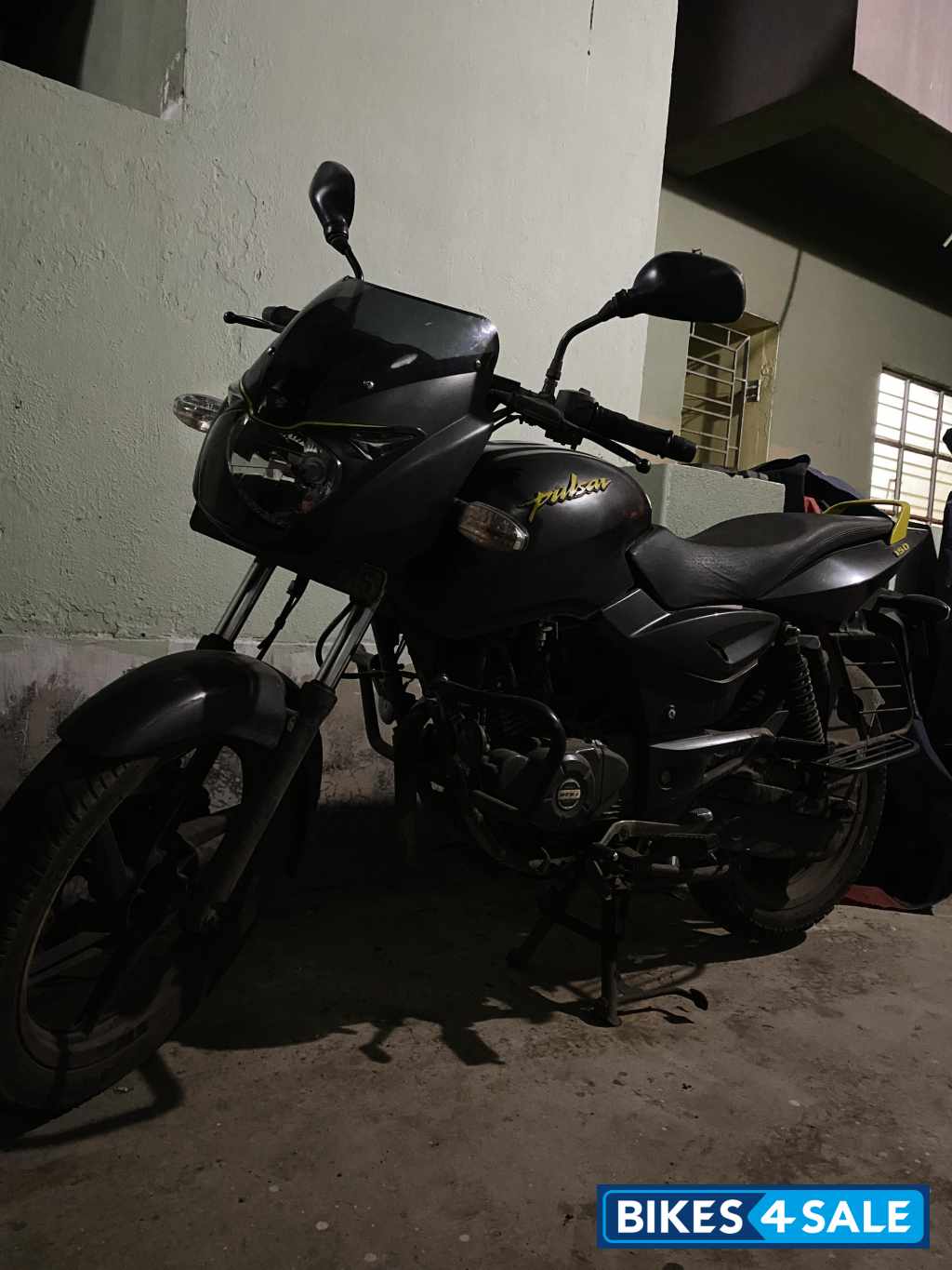 Bajaj Pulsar 150 Neon