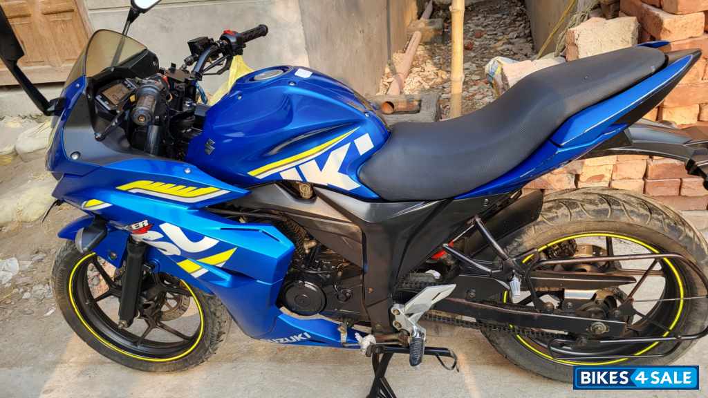 Met. Triton Blue Suzuki Gixxer SF Moto GP