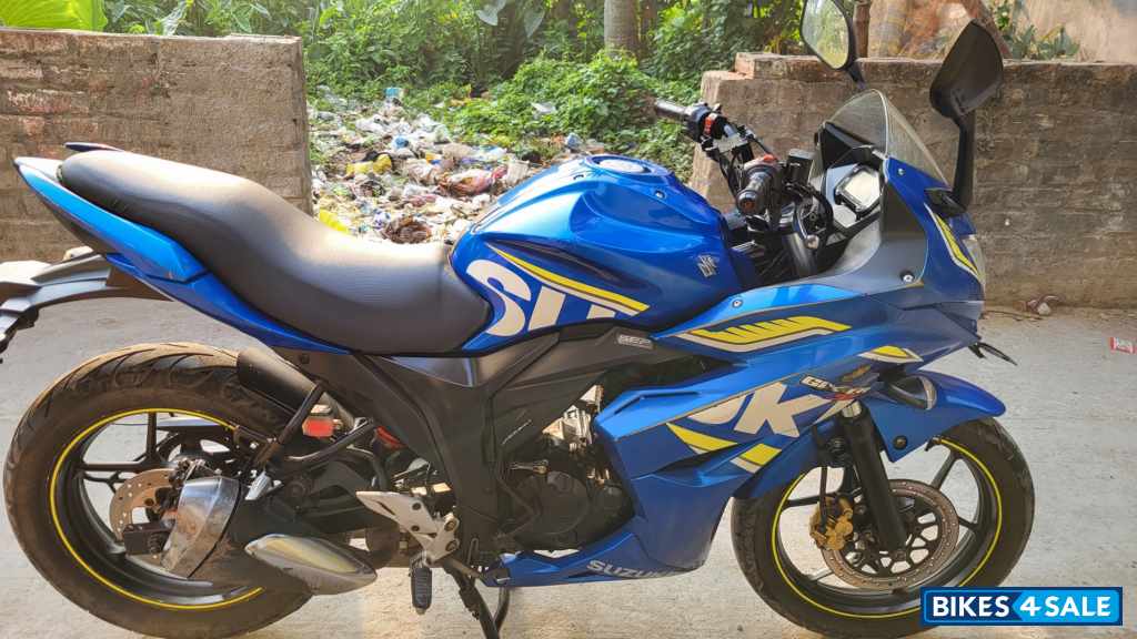 Met. Triton Blue Suzuki Gixxer SF Moto GP