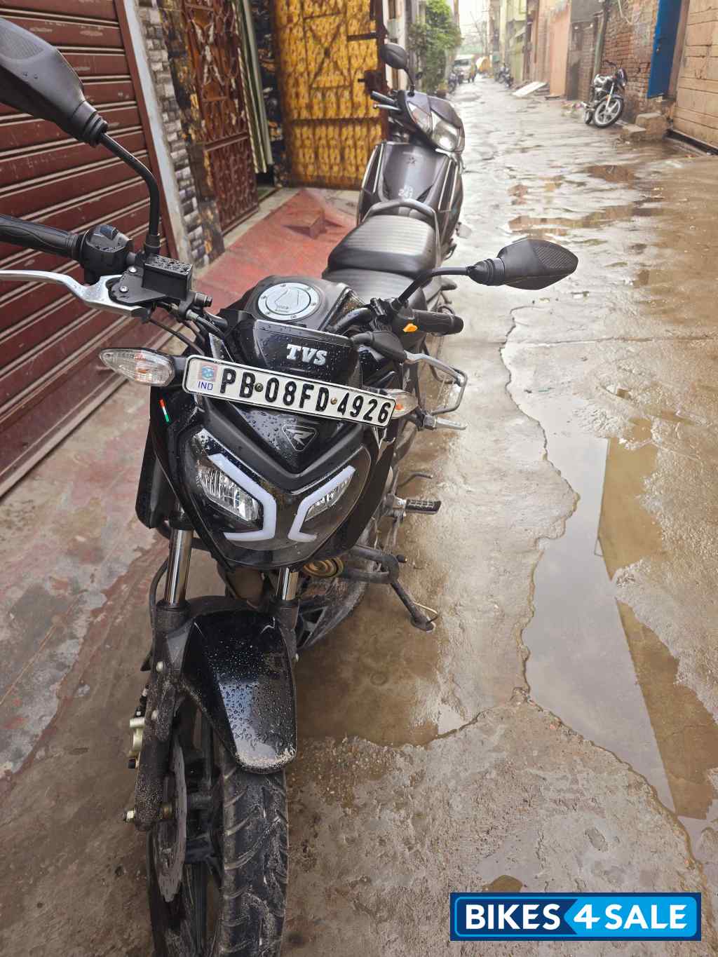 Black TVS Raider 125