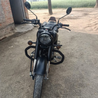 Royal Enfield Classic Stealth Black