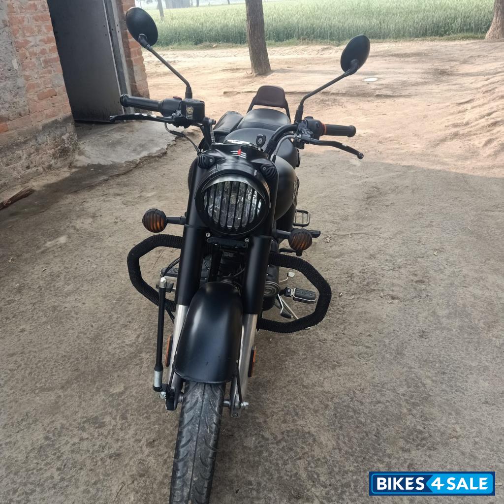 Royal Enfield Classic Stealth Black