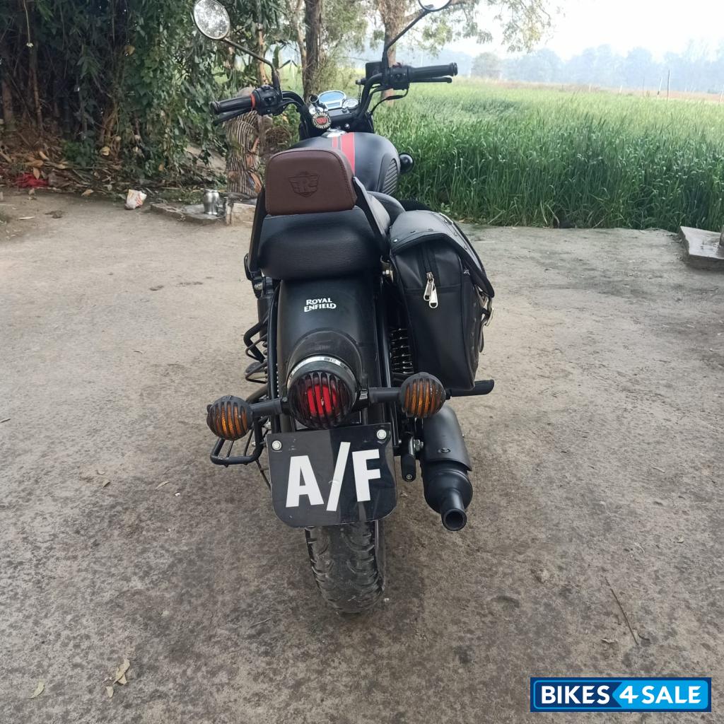 Royal Enfield Classic Stealth Black