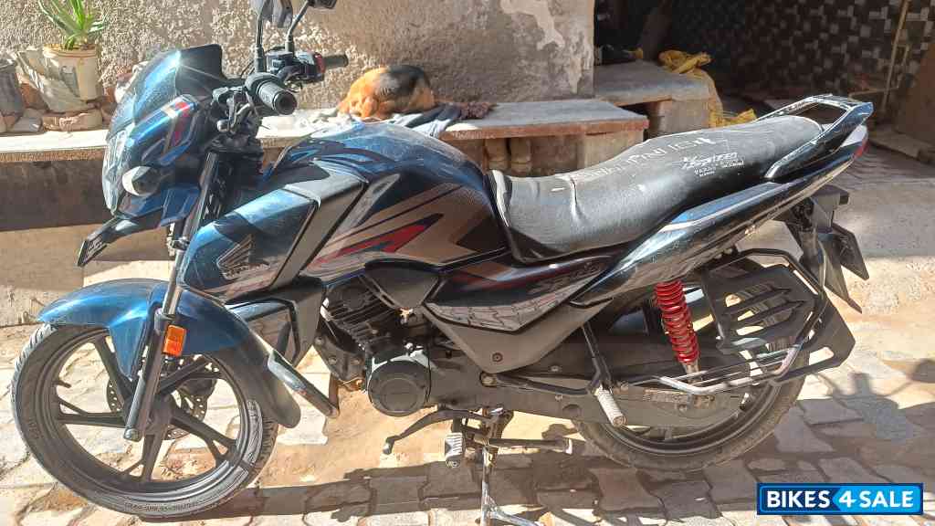 Blue Honda SP125 Blue Honda SP125