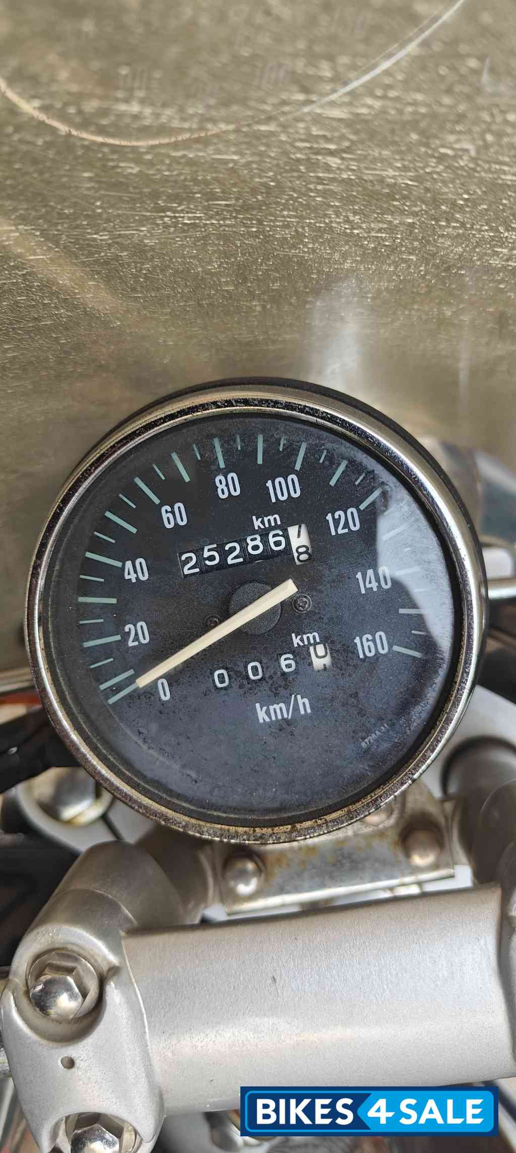 Black Bajaj Avenger 220 DTS-i