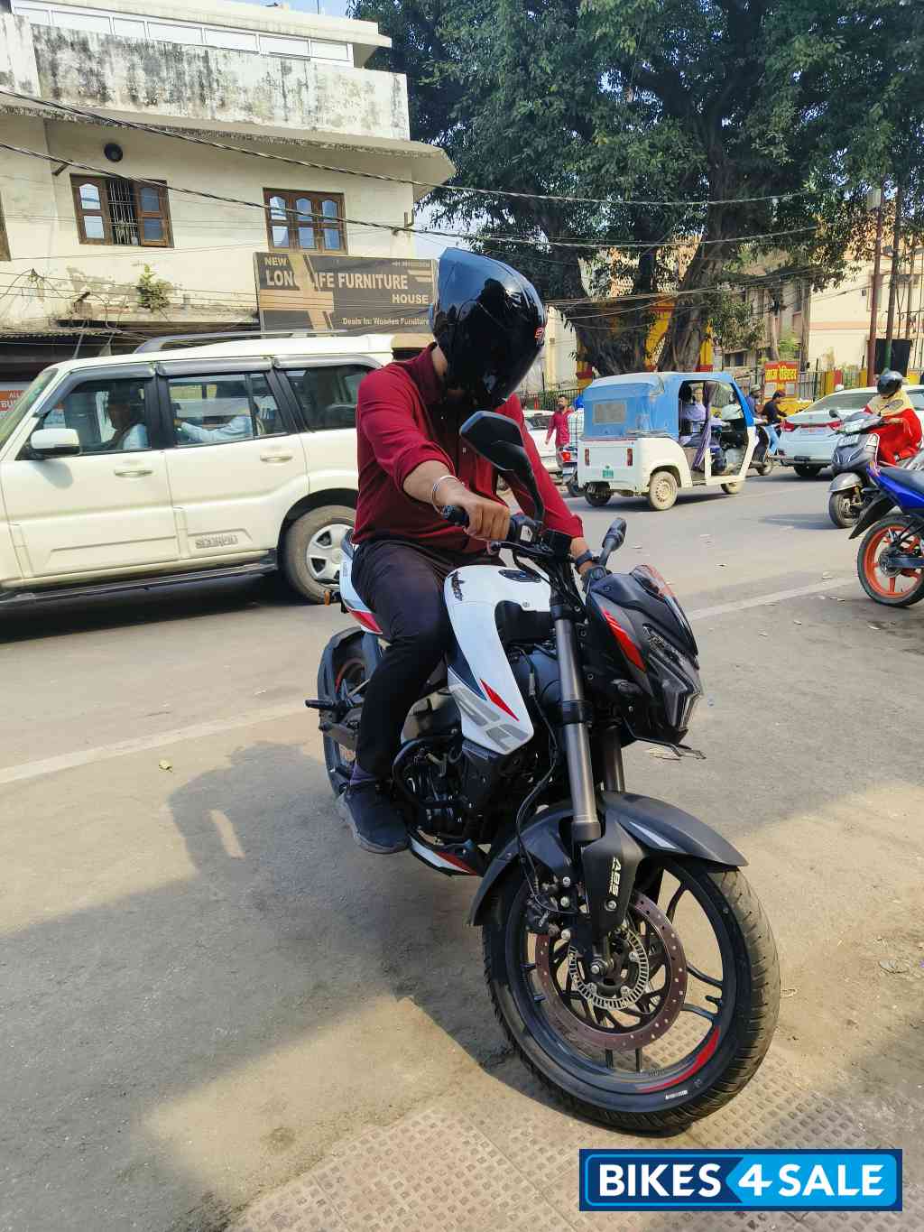 White Bajaj Pulsar NS 160 BS6